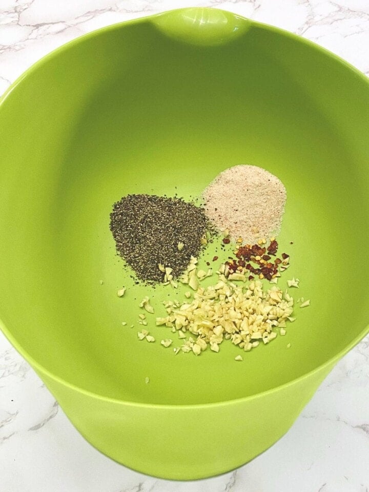 pepper, salt, garlic and red crushed peppers in a bowl