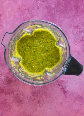 salsa verde in a blender