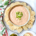 Cream cheese sauce of the chocolate chips around it