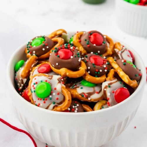 Christmas-pretzels-kisses-and-